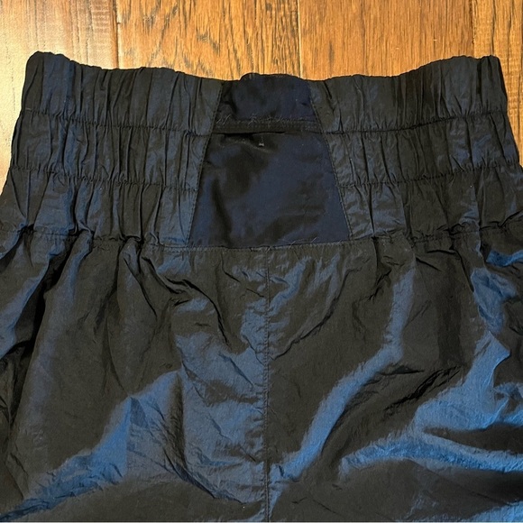 Free People FP Movement Black Women's Athletic Shorts Size Large - Picture 6 of 10